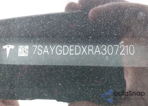 2024 Tesla Model Y Long Range Dual Motor All-Wheel Drive/Rwd z USA, uszkodzony, nr VIN 7SAYGDEDXRA307210